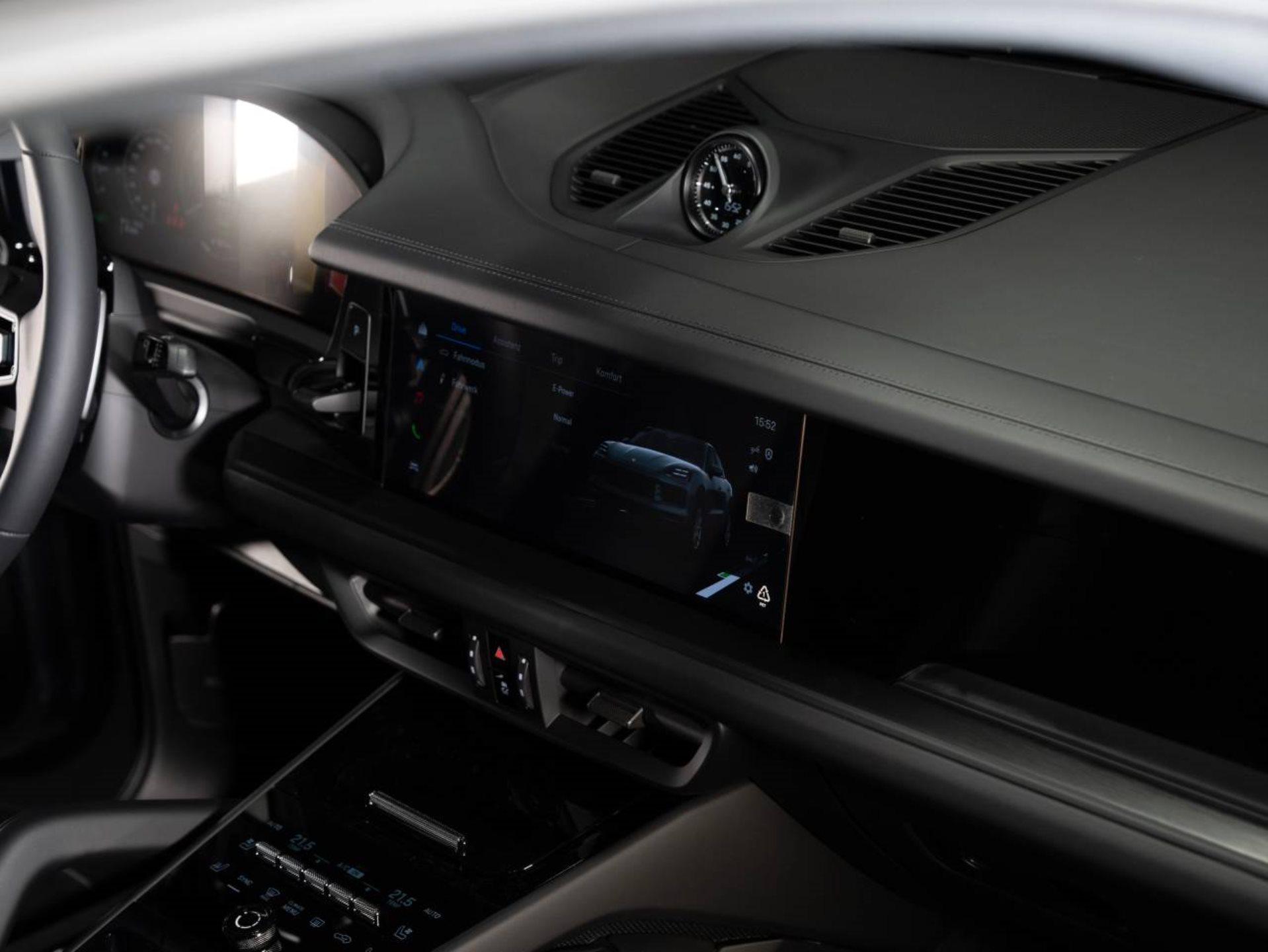 PORSCHE Cayenne E-Hybrid Coupé Black Edition-image-15