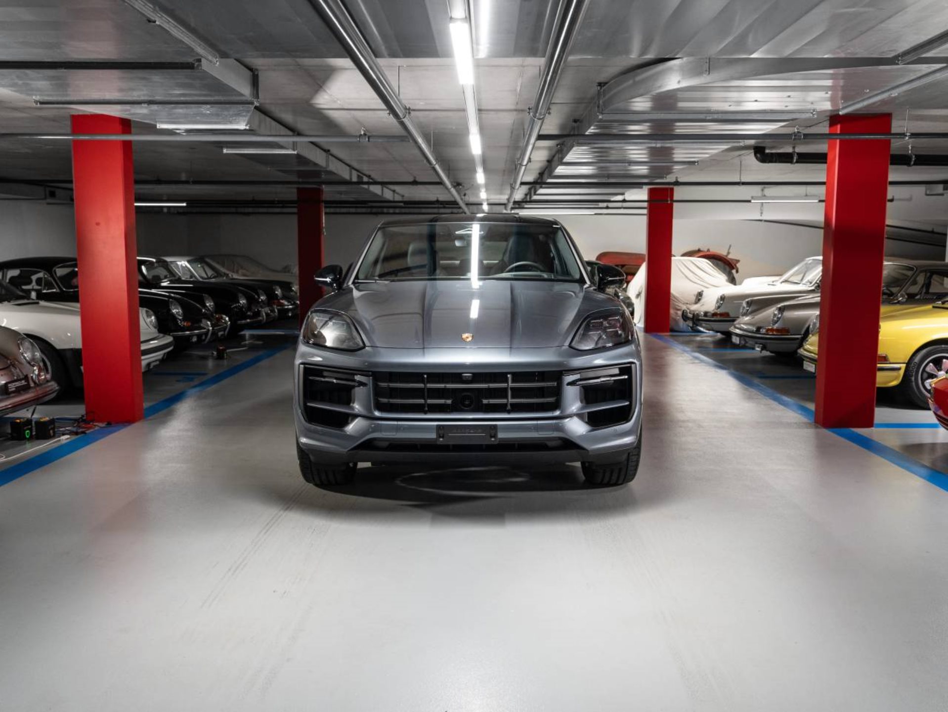 PORSCHE Cayenne E-Hybrid Coupé Black Edition-showroom-element-1