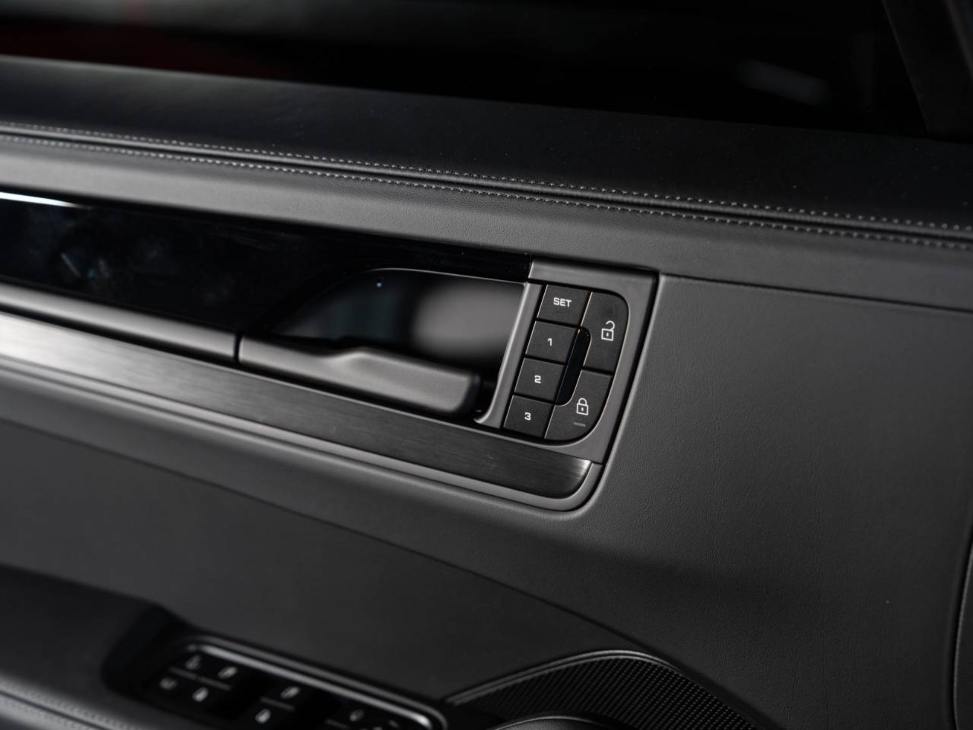 PORSCHE Cayenne E-Hybrid Coupé Black Edition-image-17