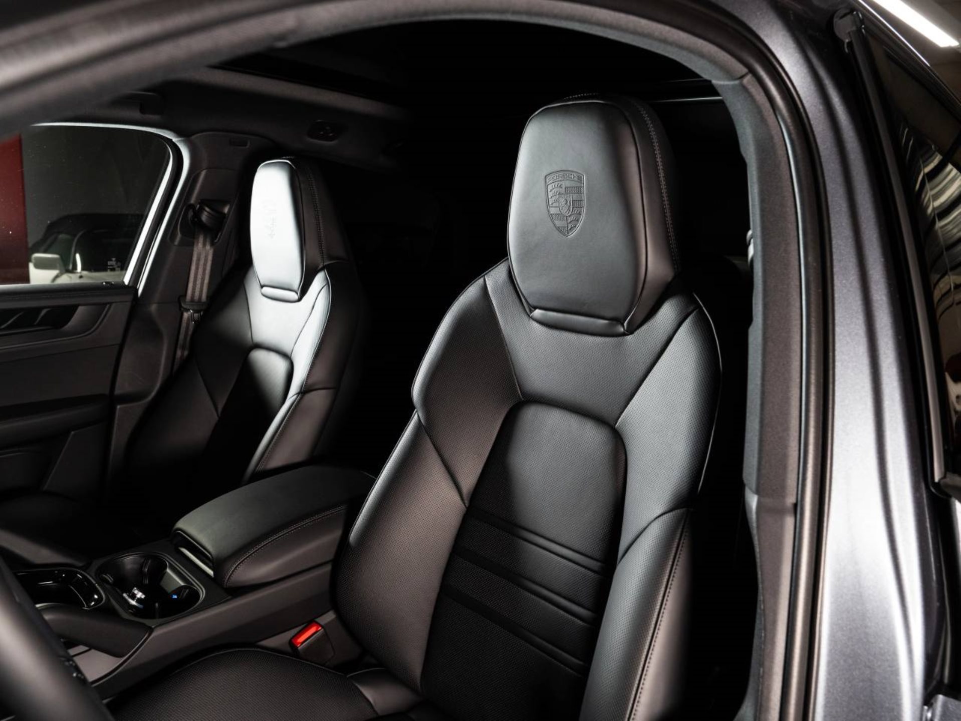 PORSCHE Cayenne E-Hybrid Coupé Black Edition-image-4