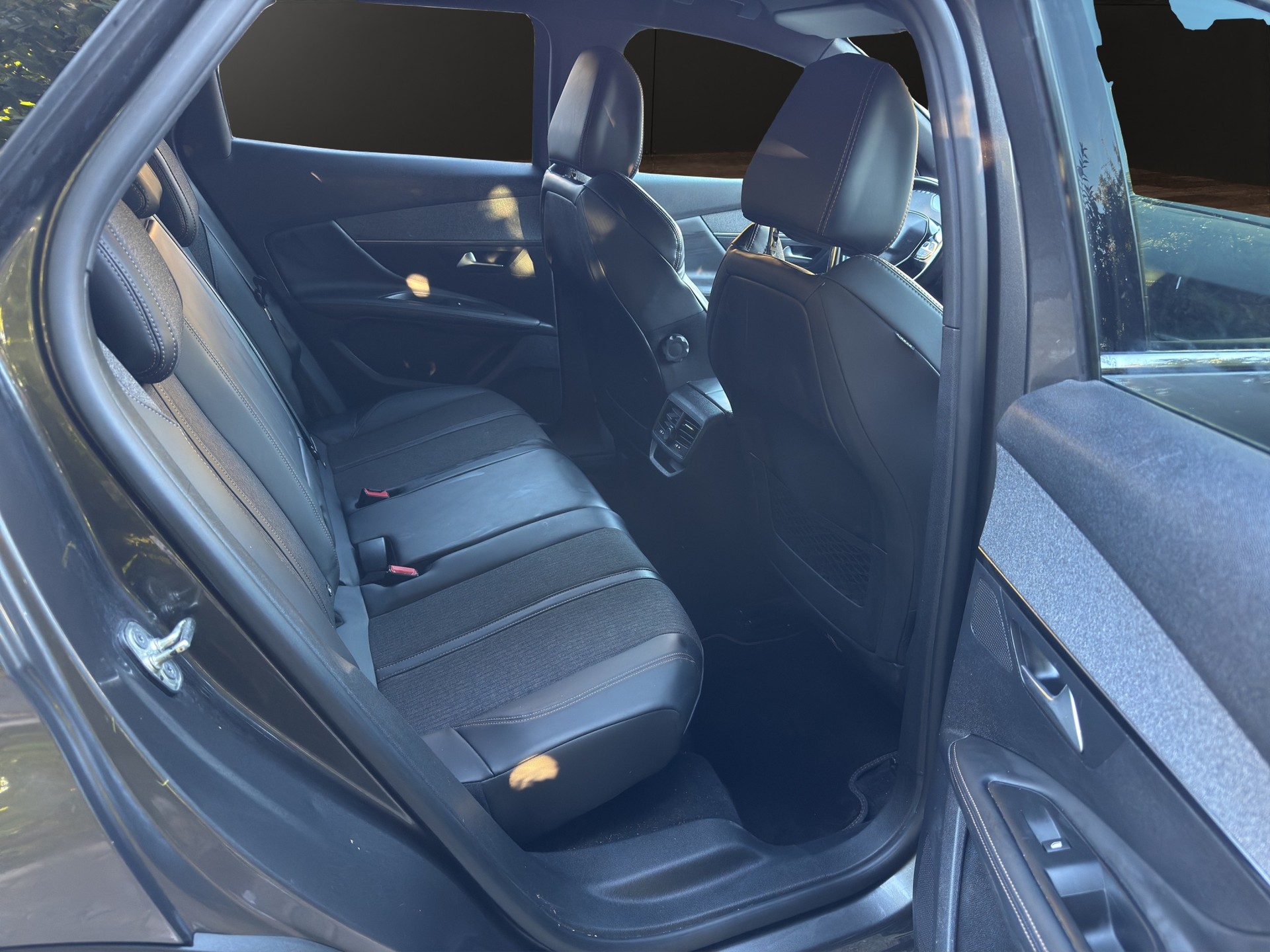 PEUGEOT 3008 1.6 GT - Line-image-11