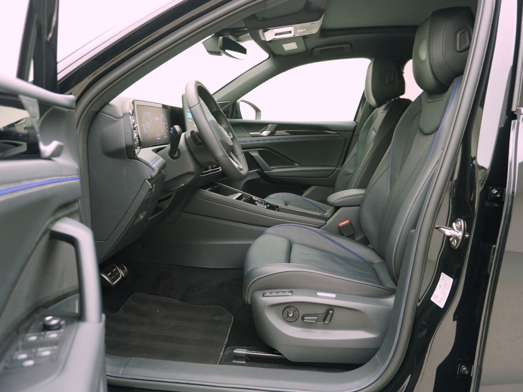 VW Tiguan 2.0 TSI DSG R-Line Black Style 4Motion **VW Werksgarantie bis 08/2030**-image-9