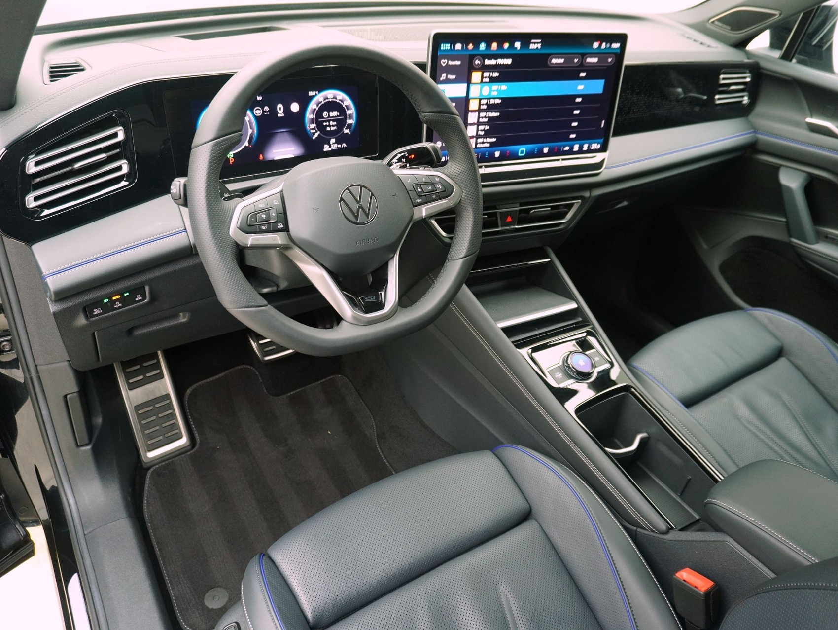 VW Tiguan 2.0 TSI DSG R-Line Black Style 4Motion **VW Werksgarantie bis 08/2030**-image-10