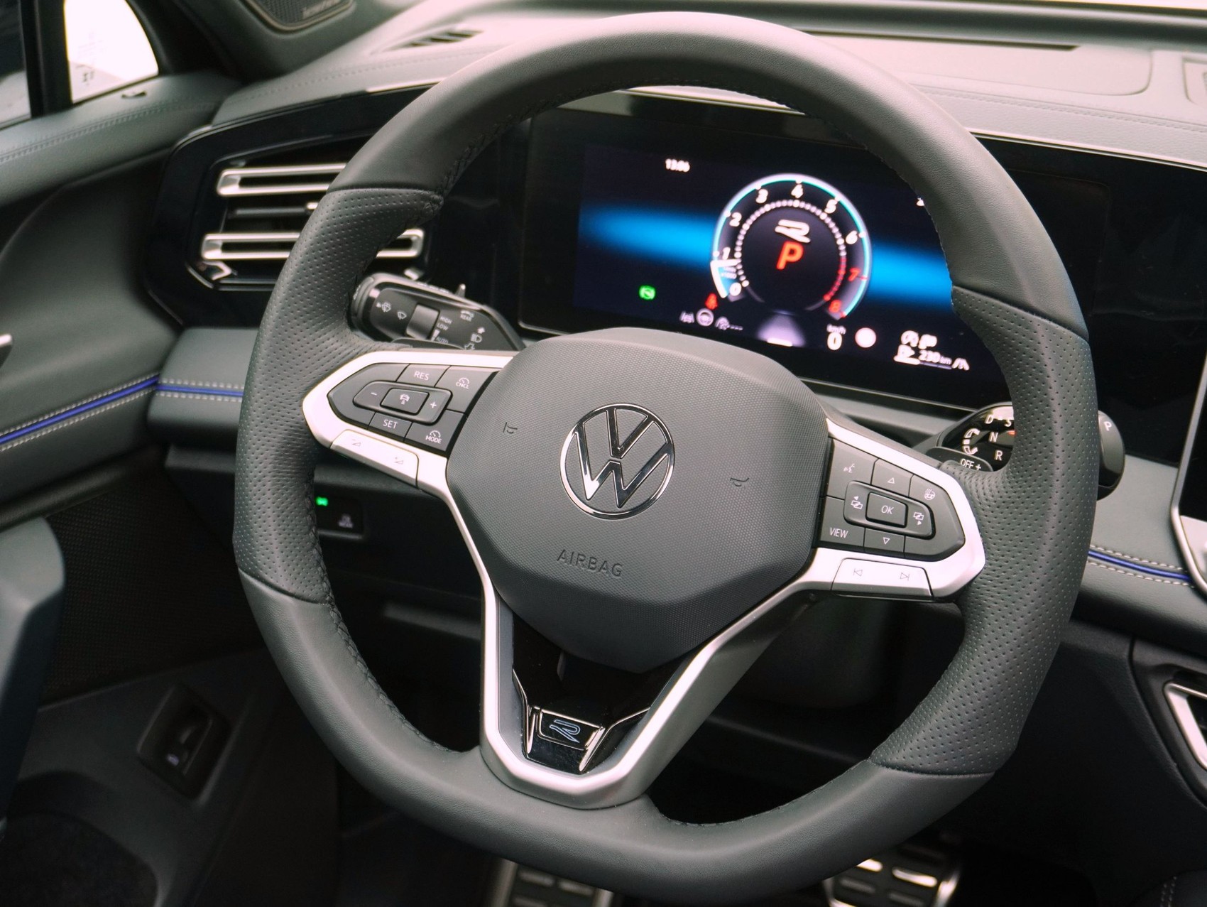 VW Tiguan 2.0 TSI DSG R-Line Black Style 4Motion **VW Werksgarantie bis 08/2030**-image-11