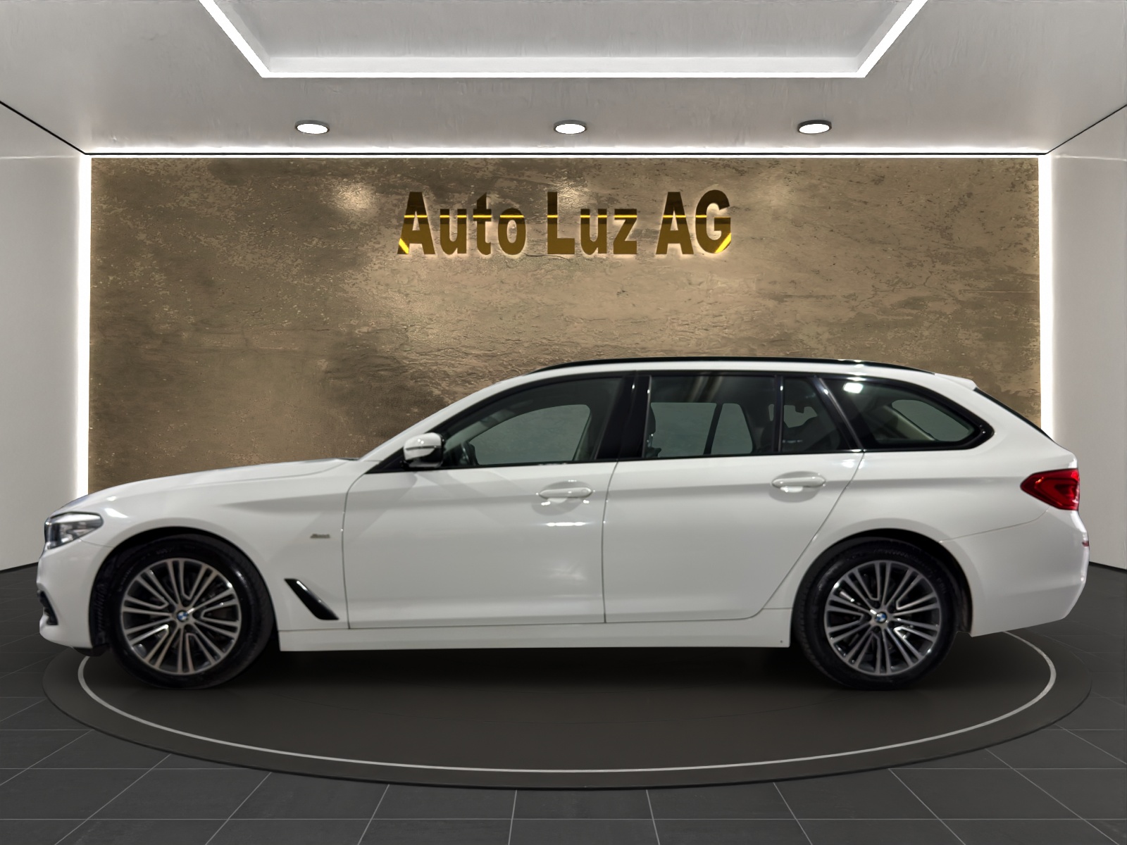 BMW 530d xDrive Touring Sport Line Steptronic-image-5