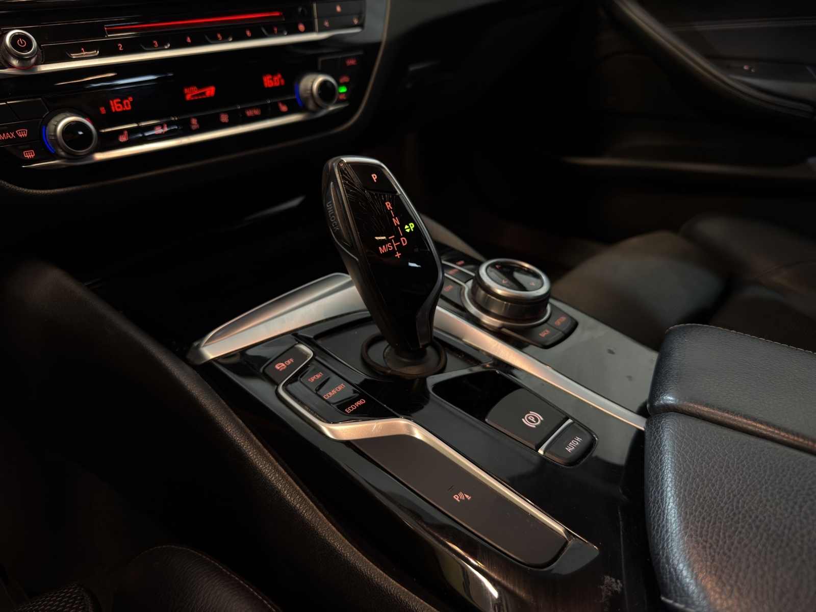 BMW 530d xDrive Touring Sport Line Steptronic-image-11