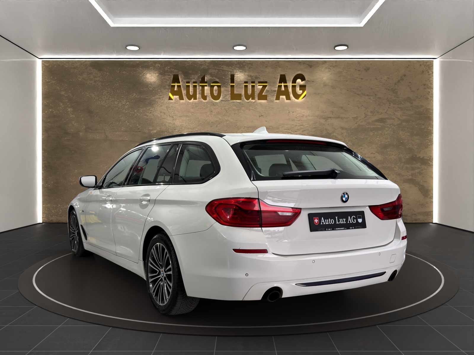 BMW 530d xDrive Touring Sport Line Steptronic-image-4
