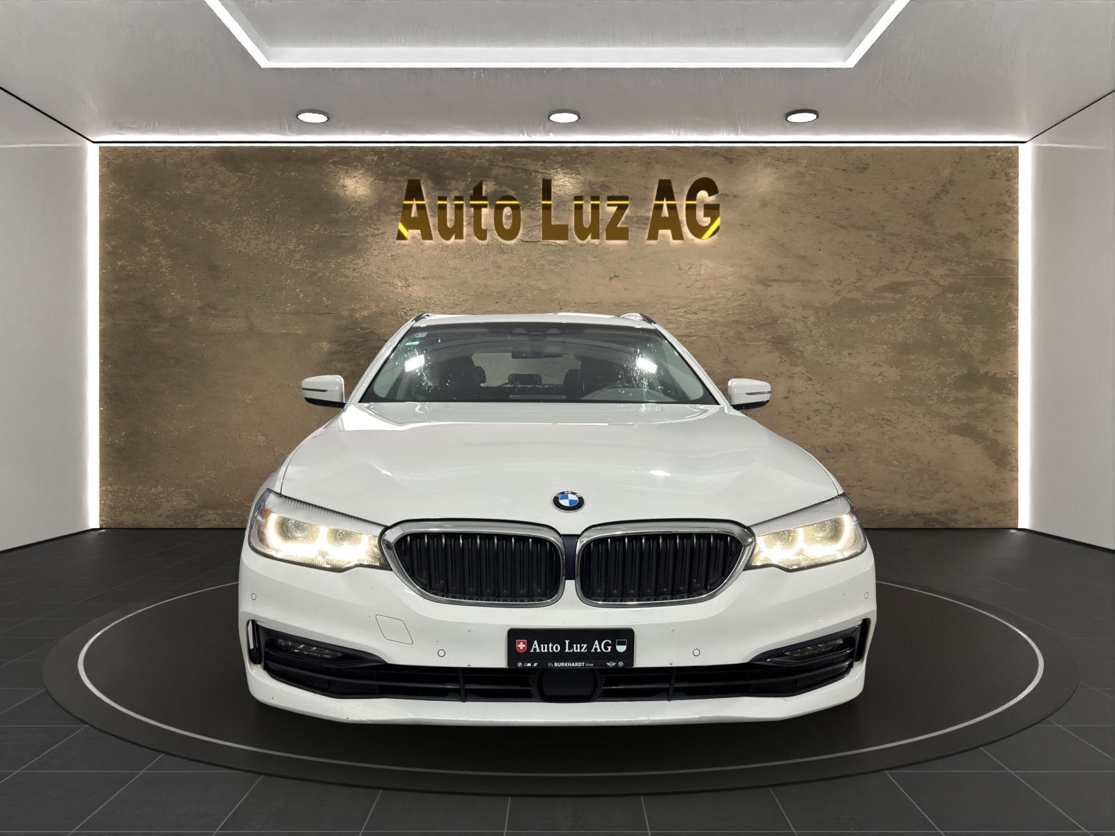 BMW 530d xDrive Touring Sport Line Steptronic-showroom-element-1