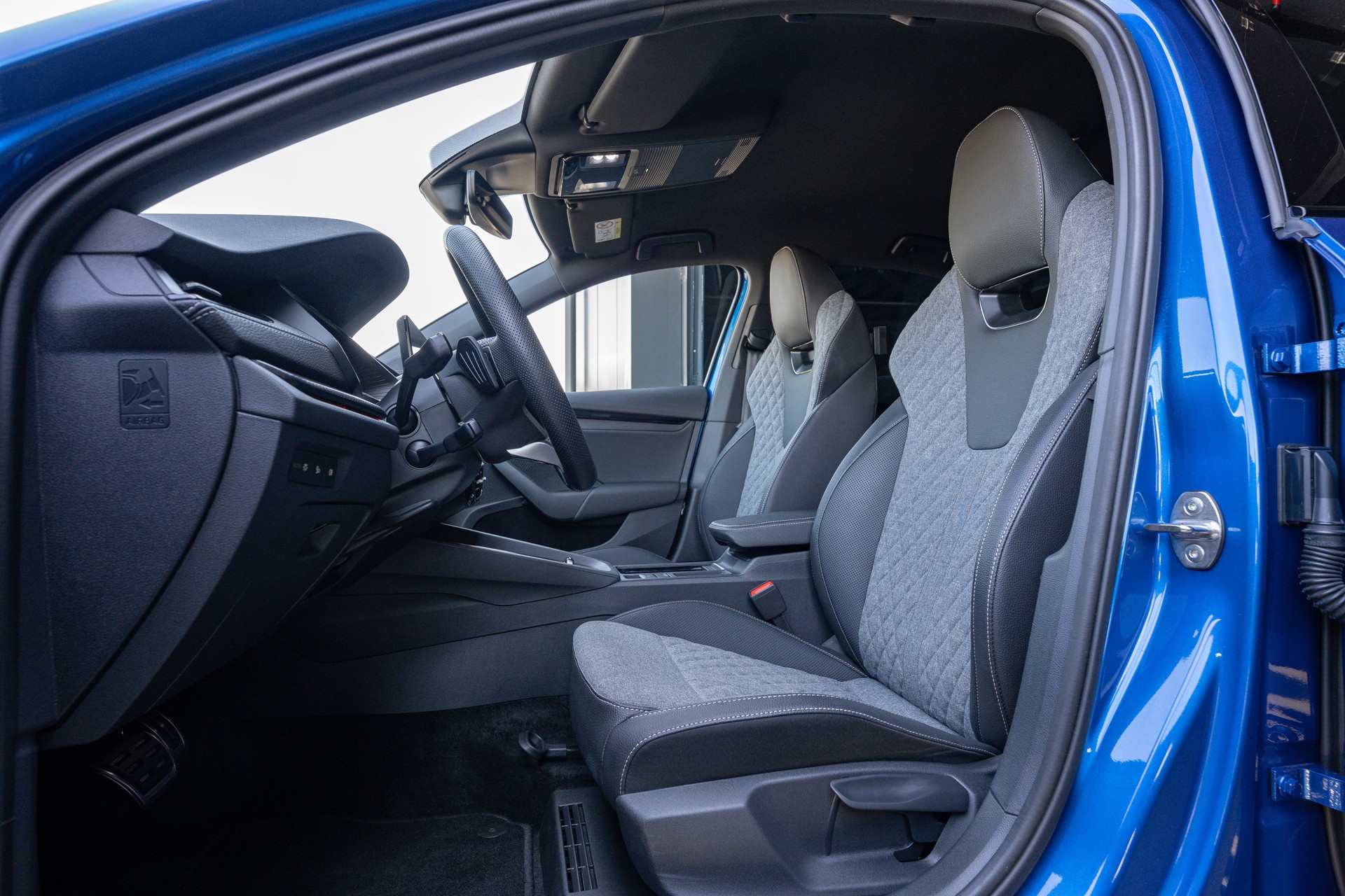SKODA Octavia Limousine 1.5 TSI mHEV DSG SportLine-image-9