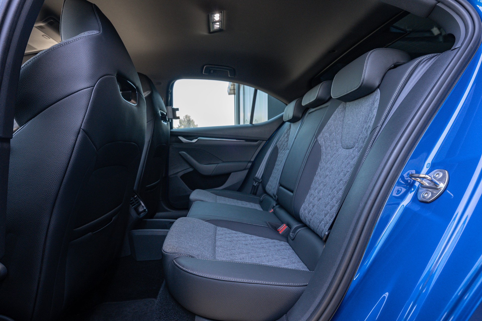 SKODA Octavia Limousine 1.5 TSI mHEV DSG SportLine-image-11