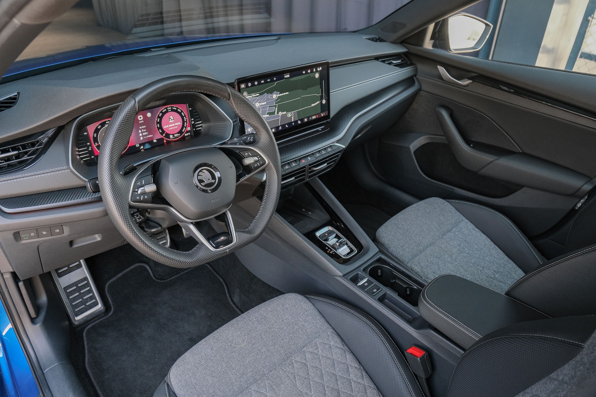 SKODA Octavia Limousine 1.5 TSI mHEV DSG SportLine-image-12