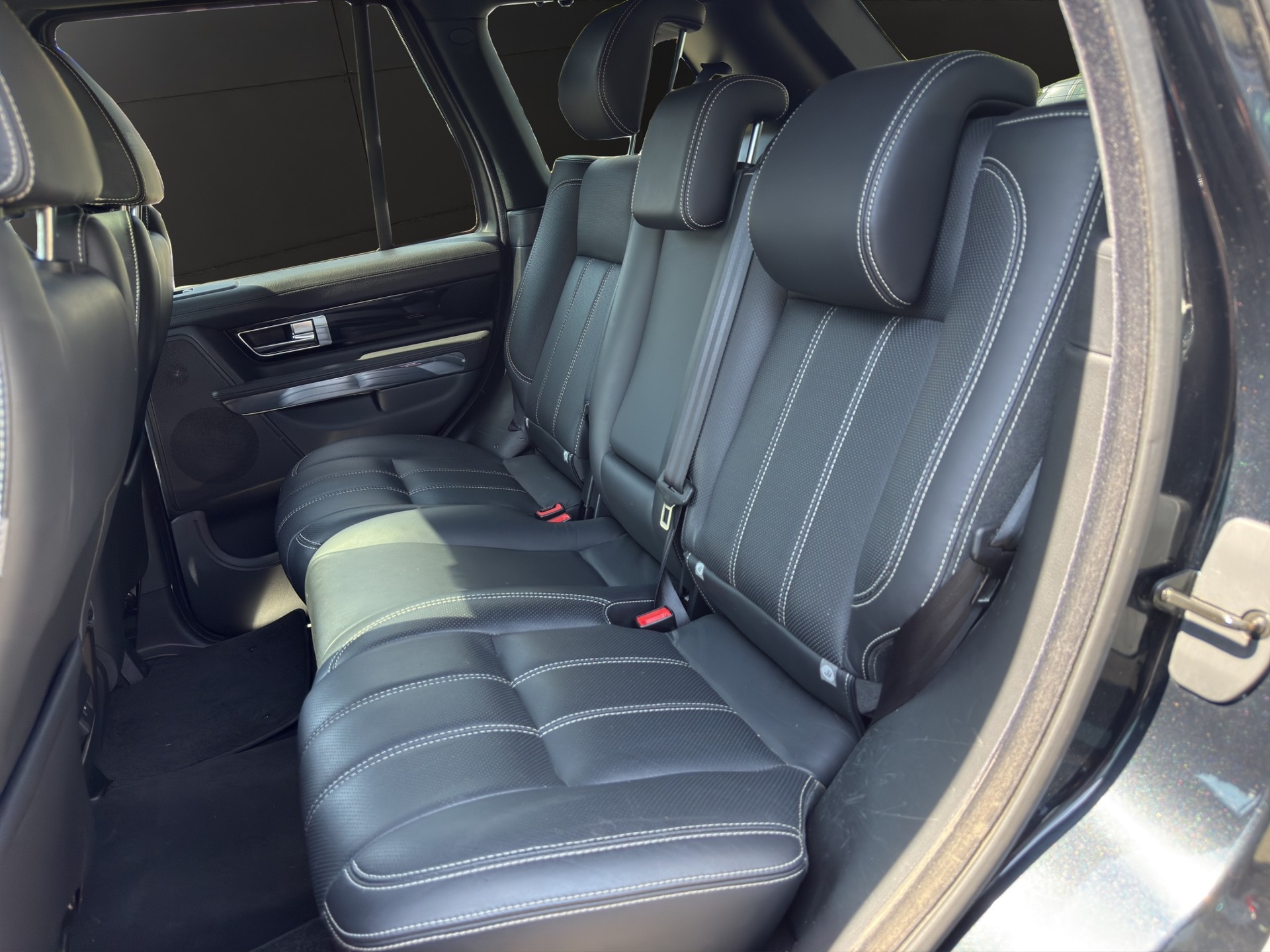 LAND ROVER Range Rover Sport 3.0 TDV6 SE Automatic-image-12