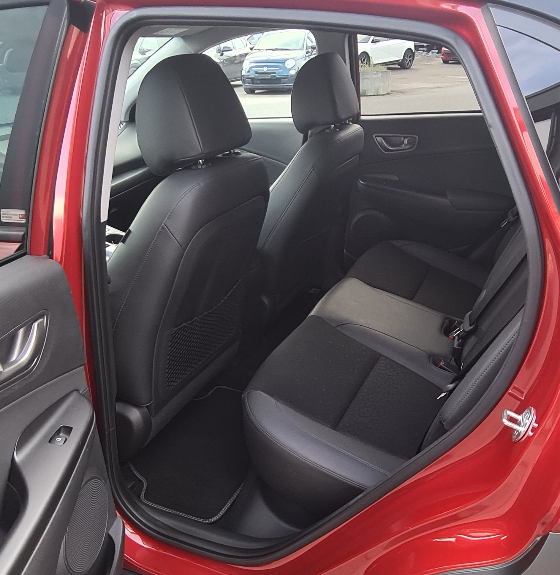 HYUNDAI Kona EV Amplia-image-11