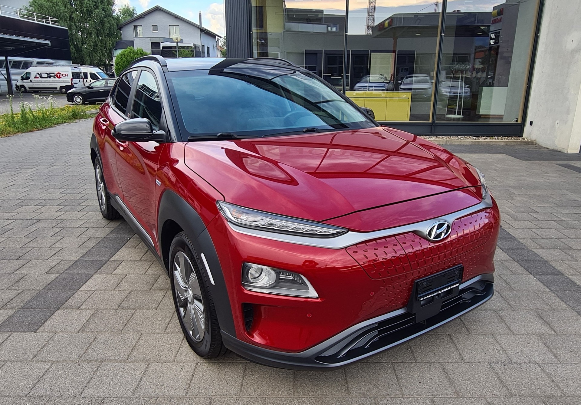 HYUNDAI Kona EV Amplia-image-1