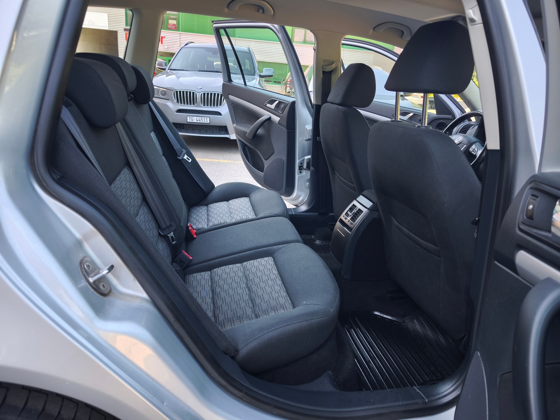 SKODA Octavia Combi 2.0 TDI Elegance 4x4 DSG-image-7