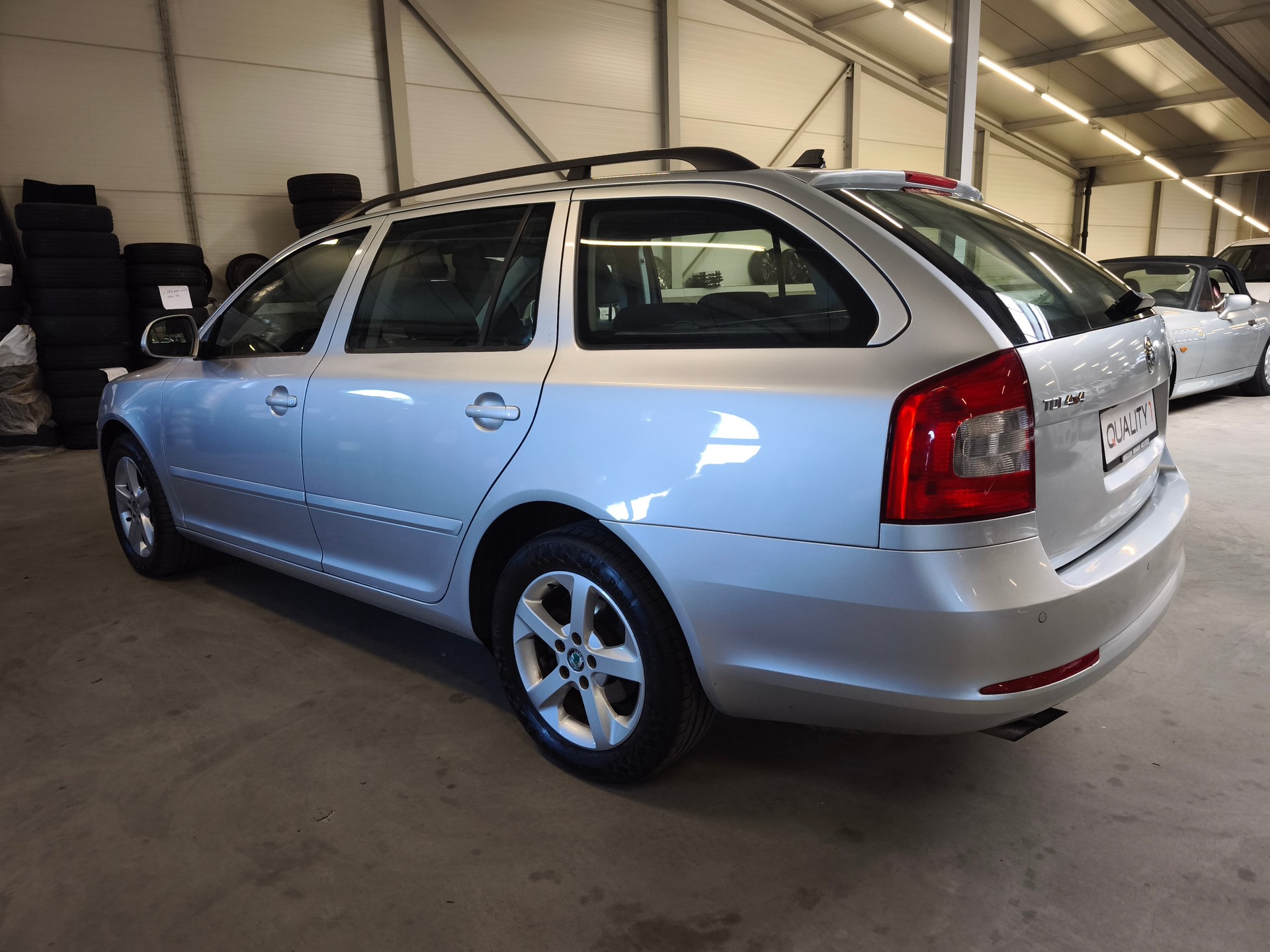 SKODA Octavia Combi 2.0 TDI Elegance 4x4 DSG-image-4