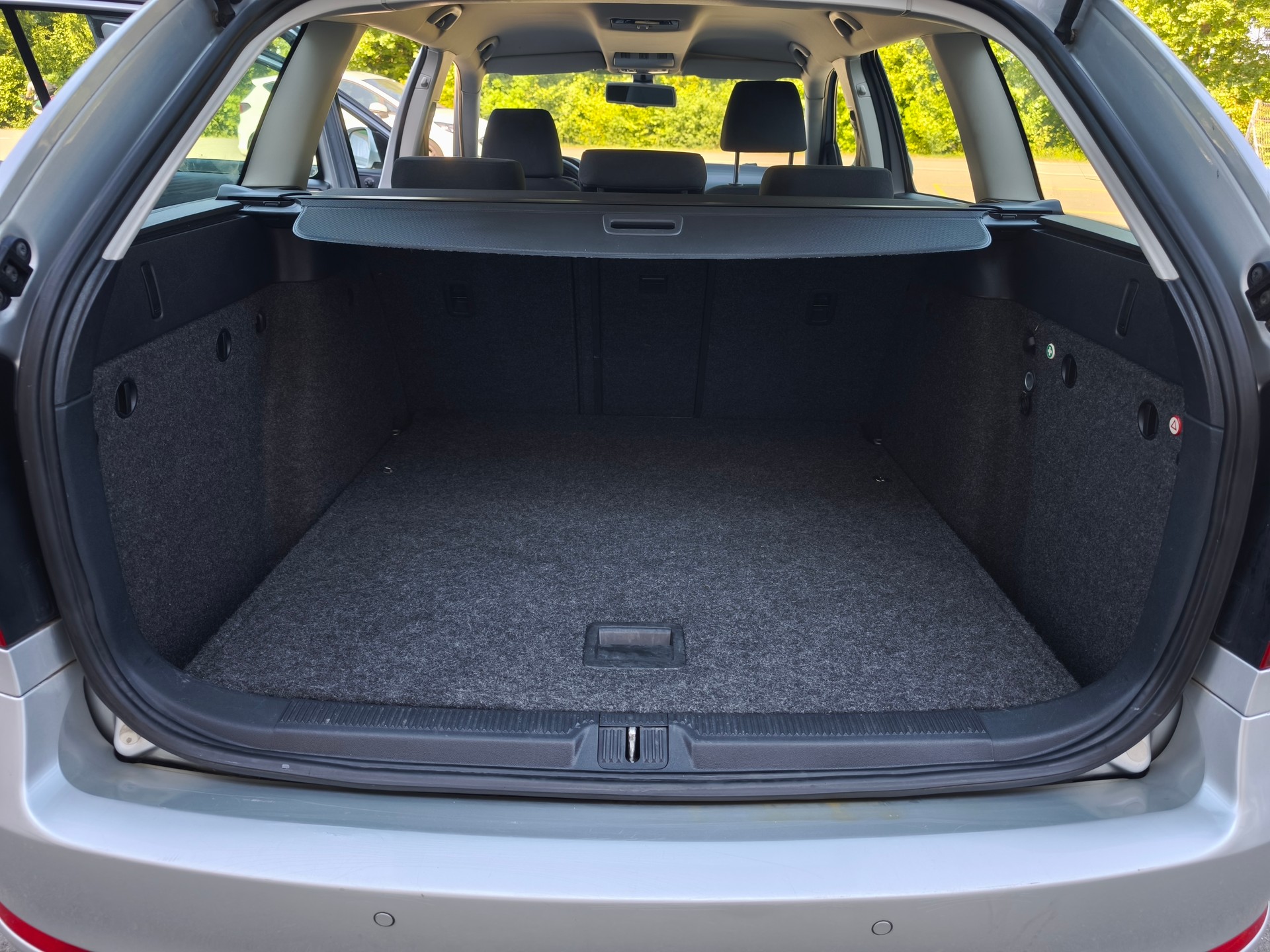 SKODA Octavia Combi 2.0 TDI Elegance 4x4 DSG-image-12