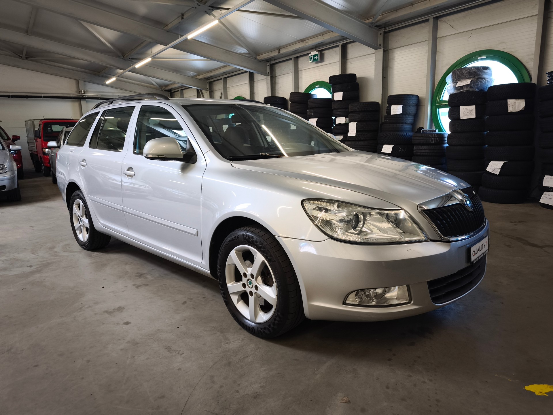SKODA Octavia Combi 2.0 TDI Elegance 4x4 DSG-image-1