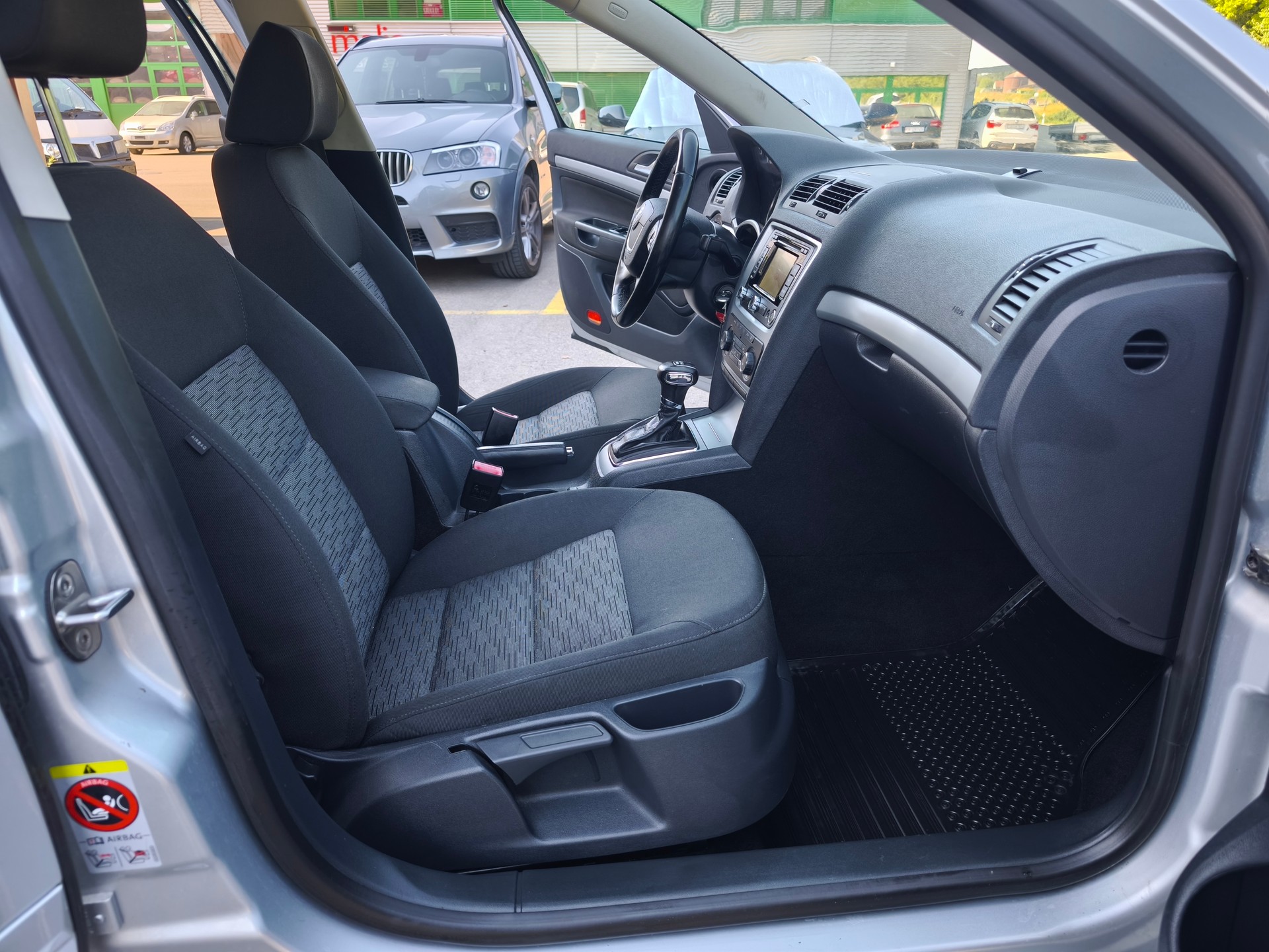 SKODA Octavia Combi 2.0 TDI Elegance 4x4 DSG-image-6