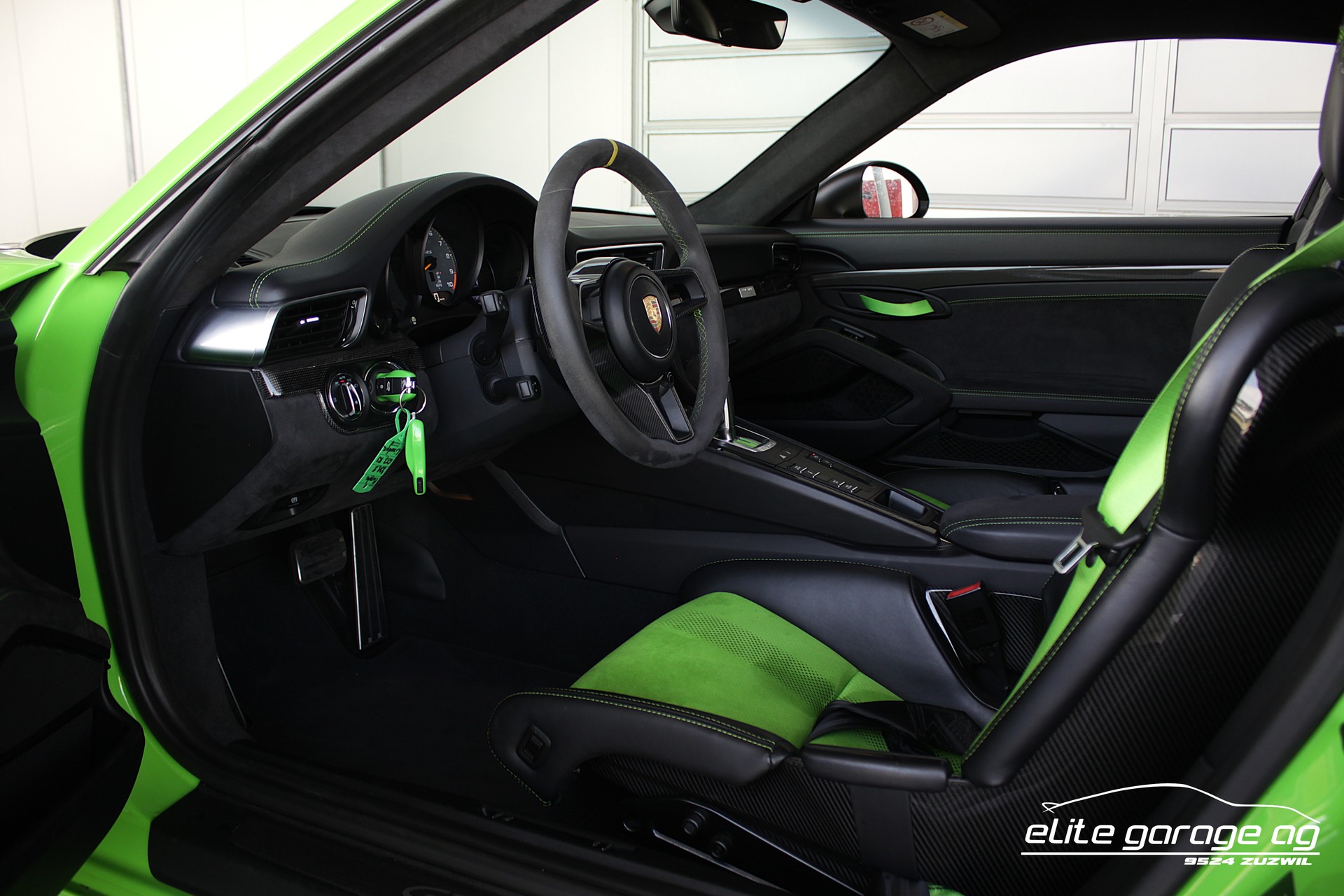 PORSCHE 911 GT3 RS PDK LIEBHABERFAHRZEUG IN LIZARD GRÜN-image-12