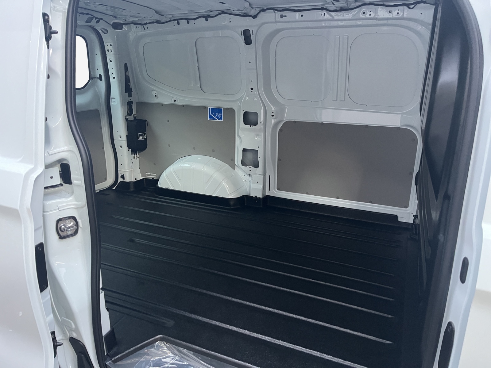 VW e-Transporter 70 kWh-image-11