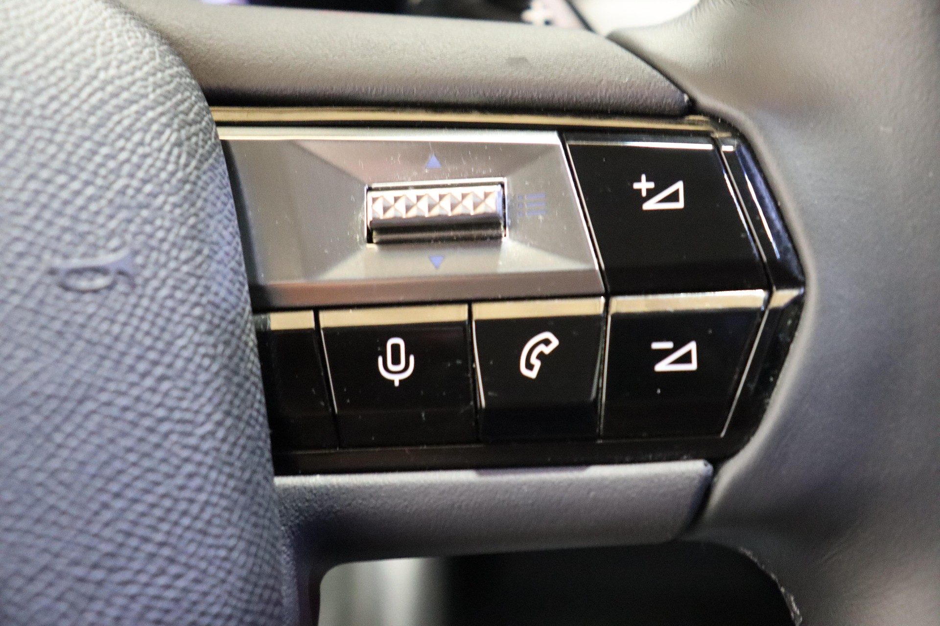 DS AUTOMOBILES 4 1.6 E-Tense Rivoli-image-10