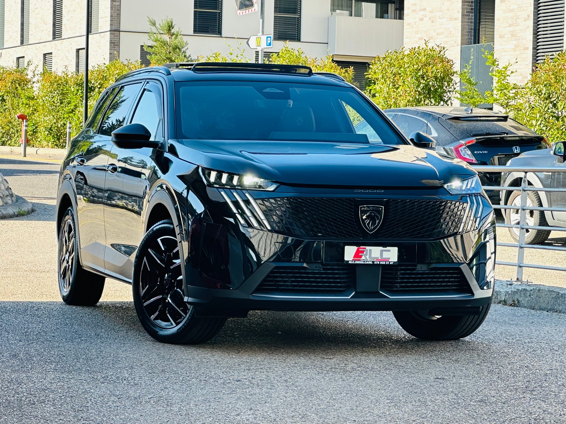 PEUGEOT 5008 195 Plug-in Hybrid e-DCS7 GT-image-4
