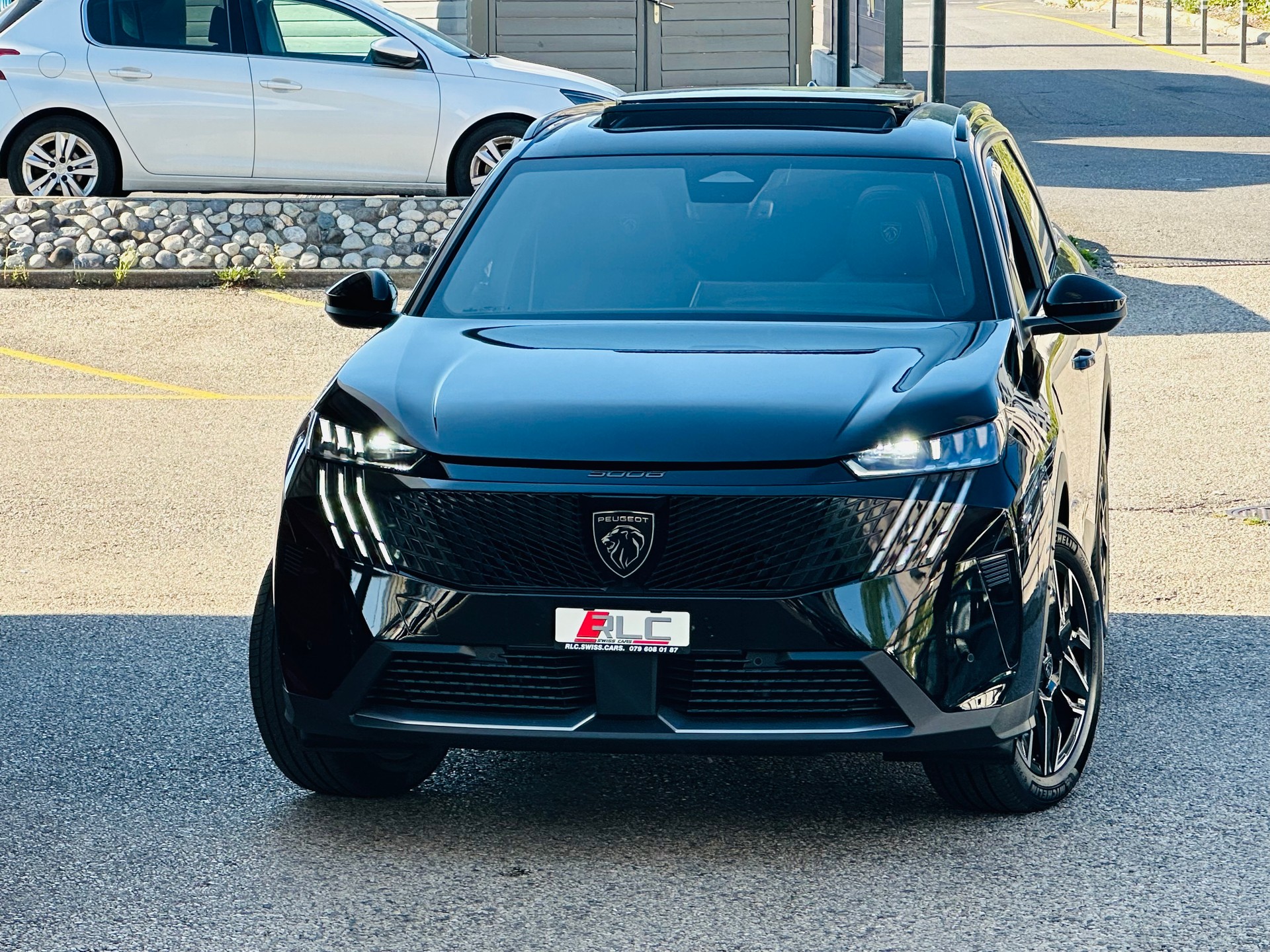 PEUGEOT 5008 195 Plug-in Hybrid e-DCS7 GT-image-1