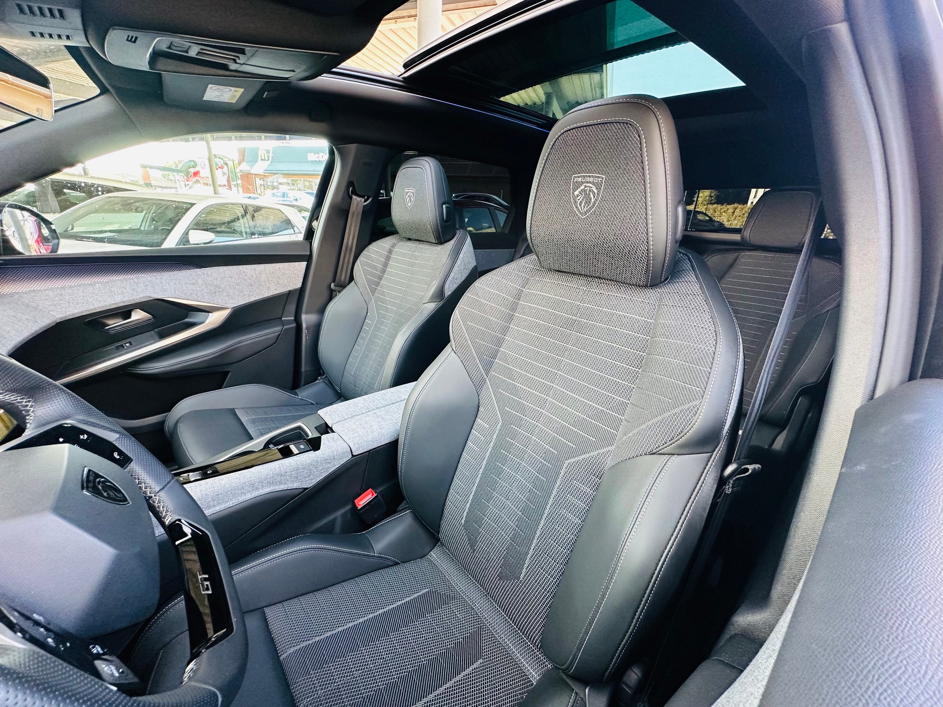 PEUGEOT 5008 195 Plug-in Hybrid e-DCS7 GT-image-19