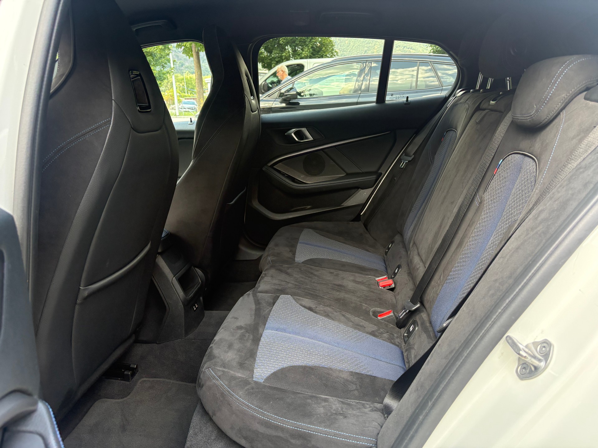 BMW 118i Pure M Sport Essential Edition-image-10