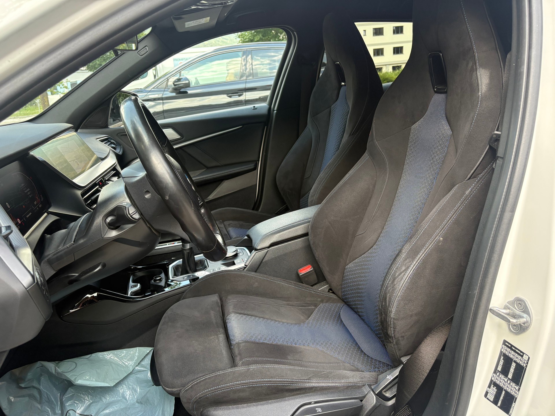 BMW 118i Pure M Sport Essential Edition-image-9
