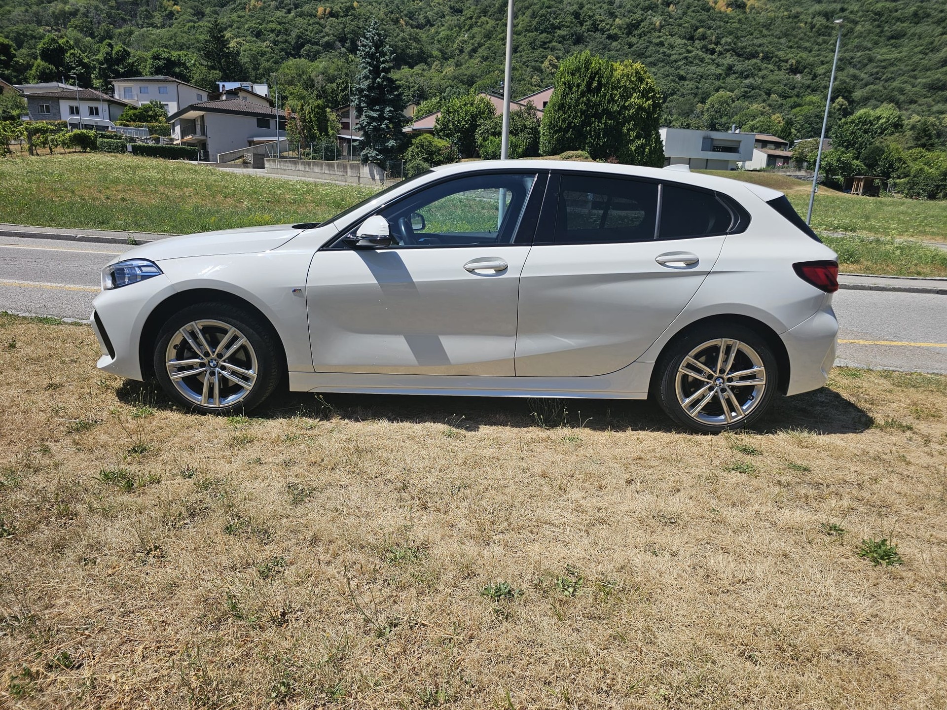 BMW 118i Pure M Sport Essential Edition-image-4