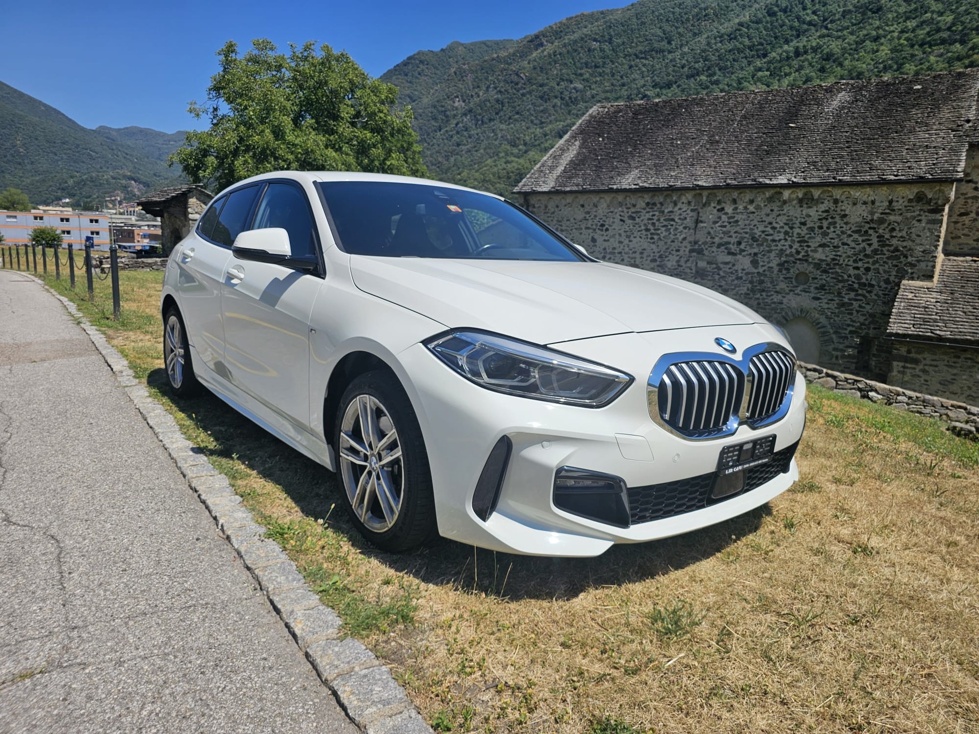 BMW 118i Pure M Sport Essential Edition-image-1