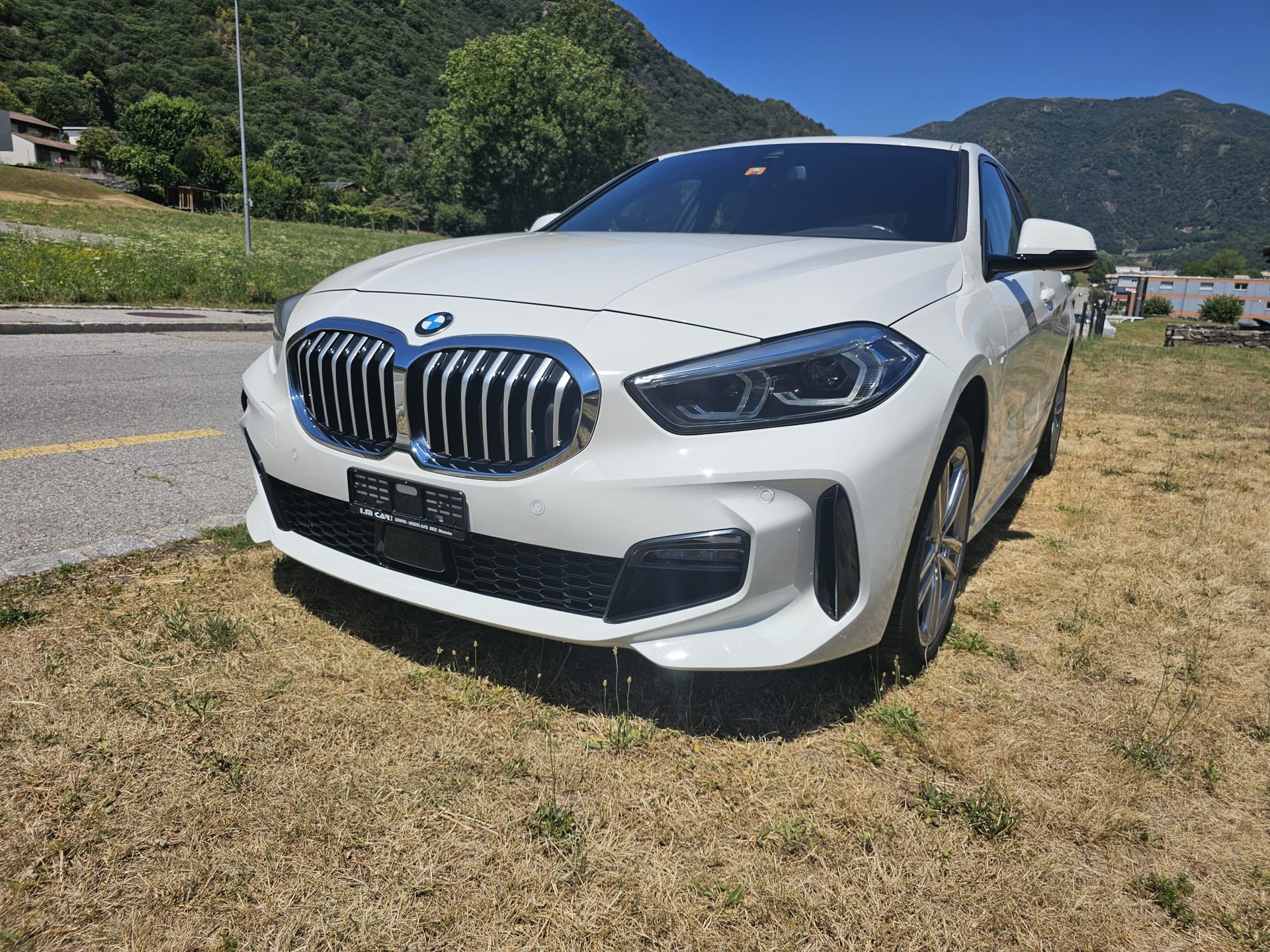 BMW 118i Pure M Sport Essential Edition-image-0