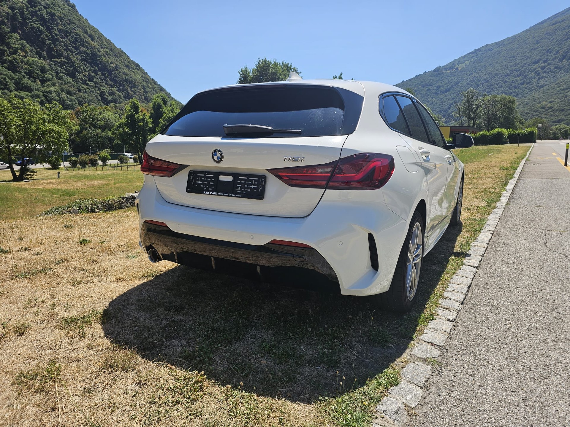 BMW 118i Pure M Sport Essential Edition-image-3