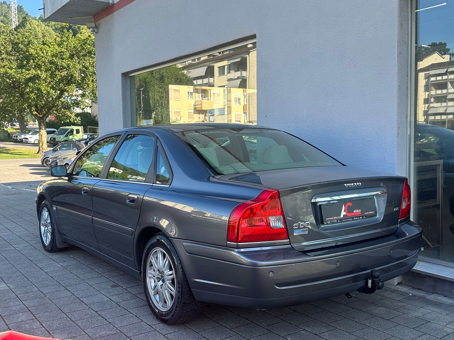 VOLVO S80 D5 Executive A-image-1