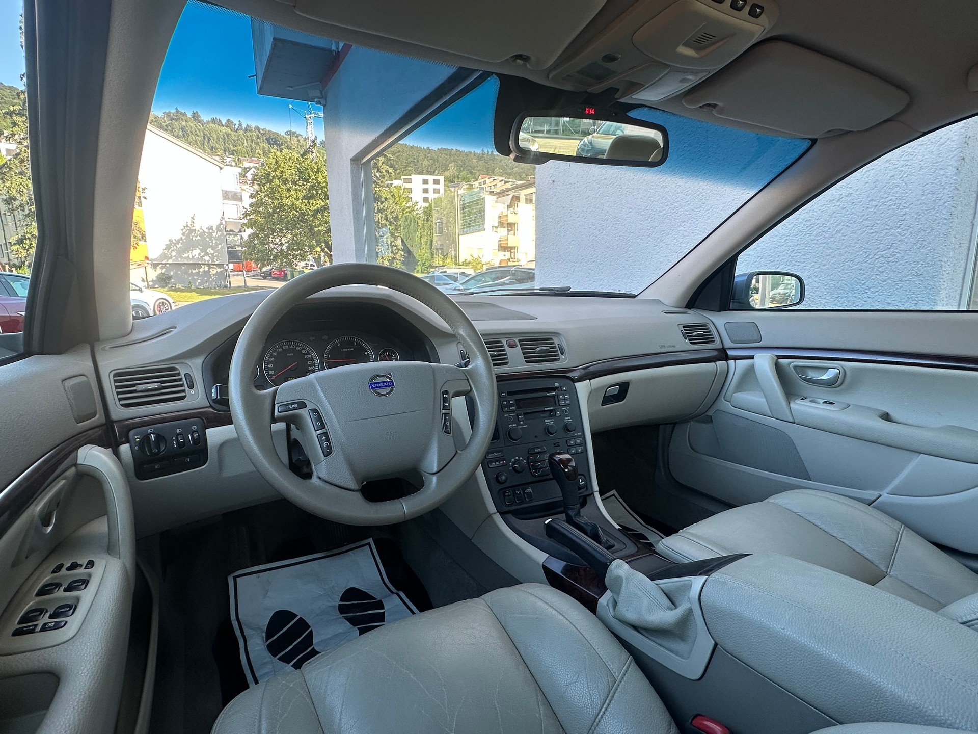 VOLVO S80 D5 Executive A-image-14