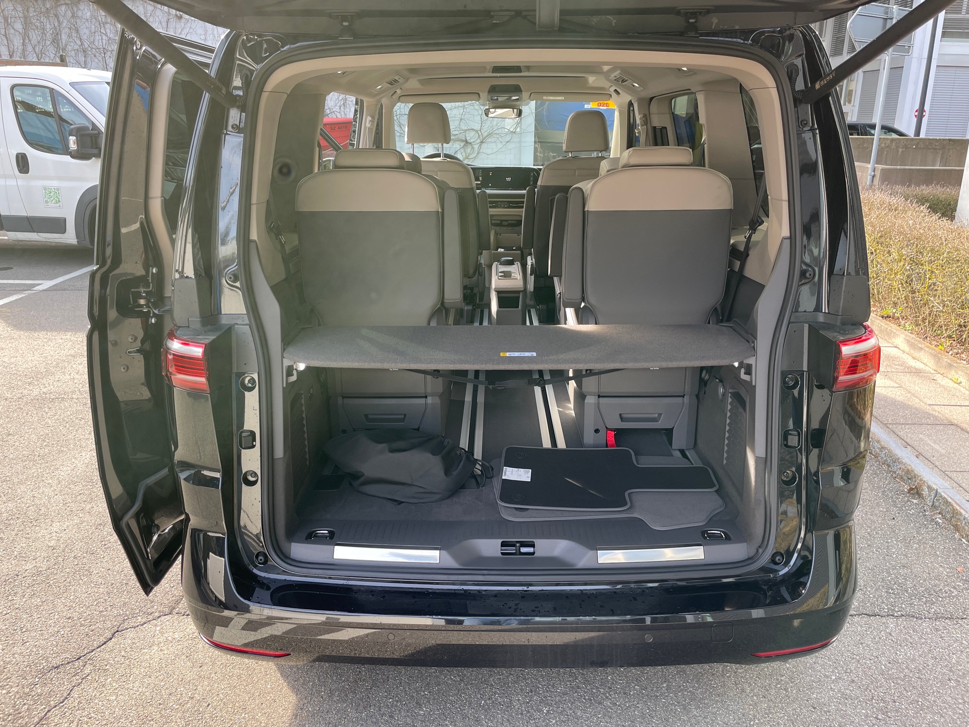 VW Multivan 1.4 eHybrid Style DSG - 6 Sitzer-image-4