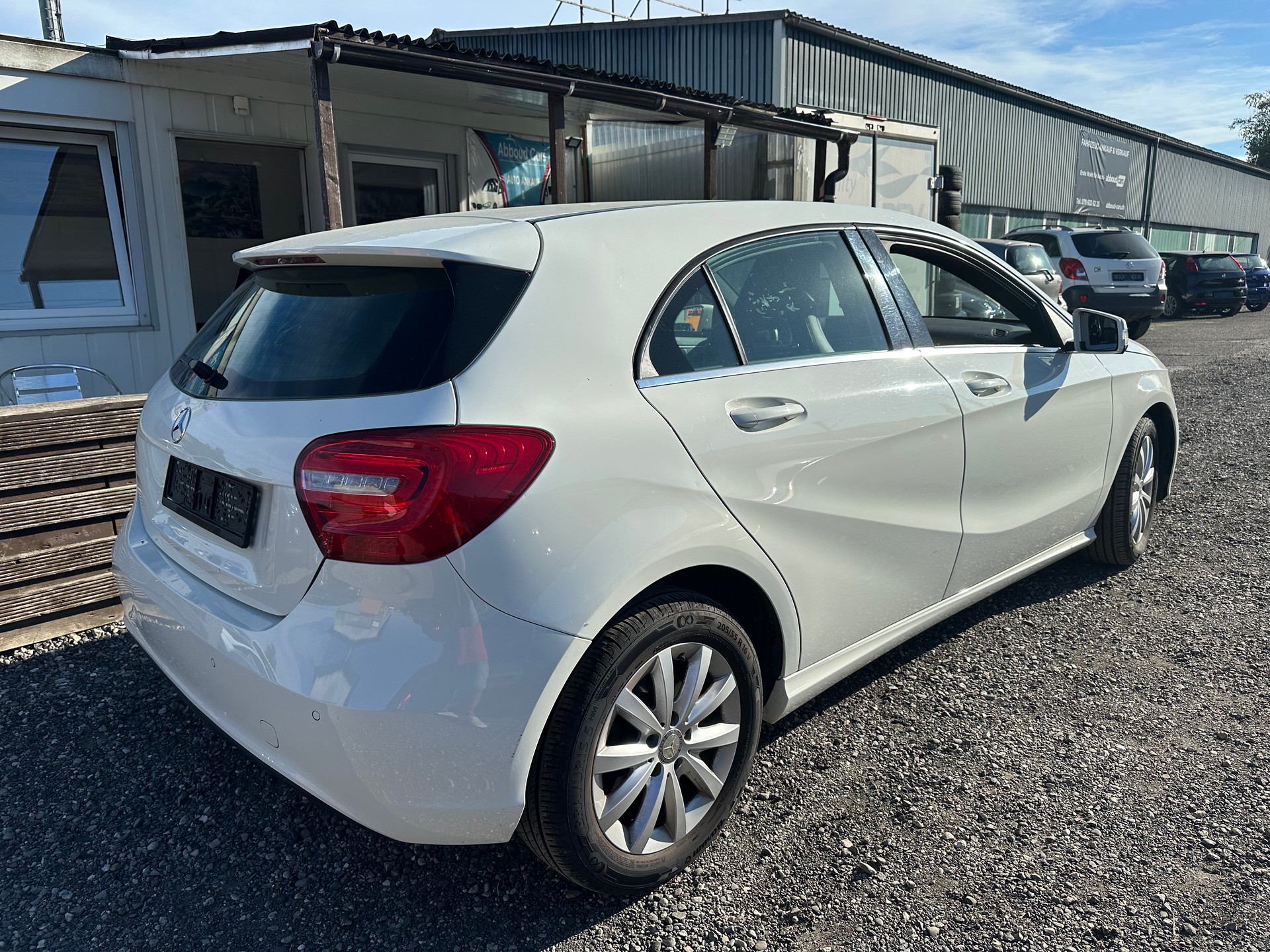 MERCEDES-BENZ A 180-image-2