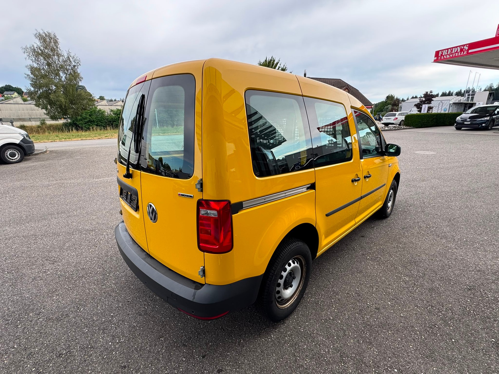 VW Caddy 2.0TDI 4Motion BlueMotion Technology 4x4 Handschaltung-image-6