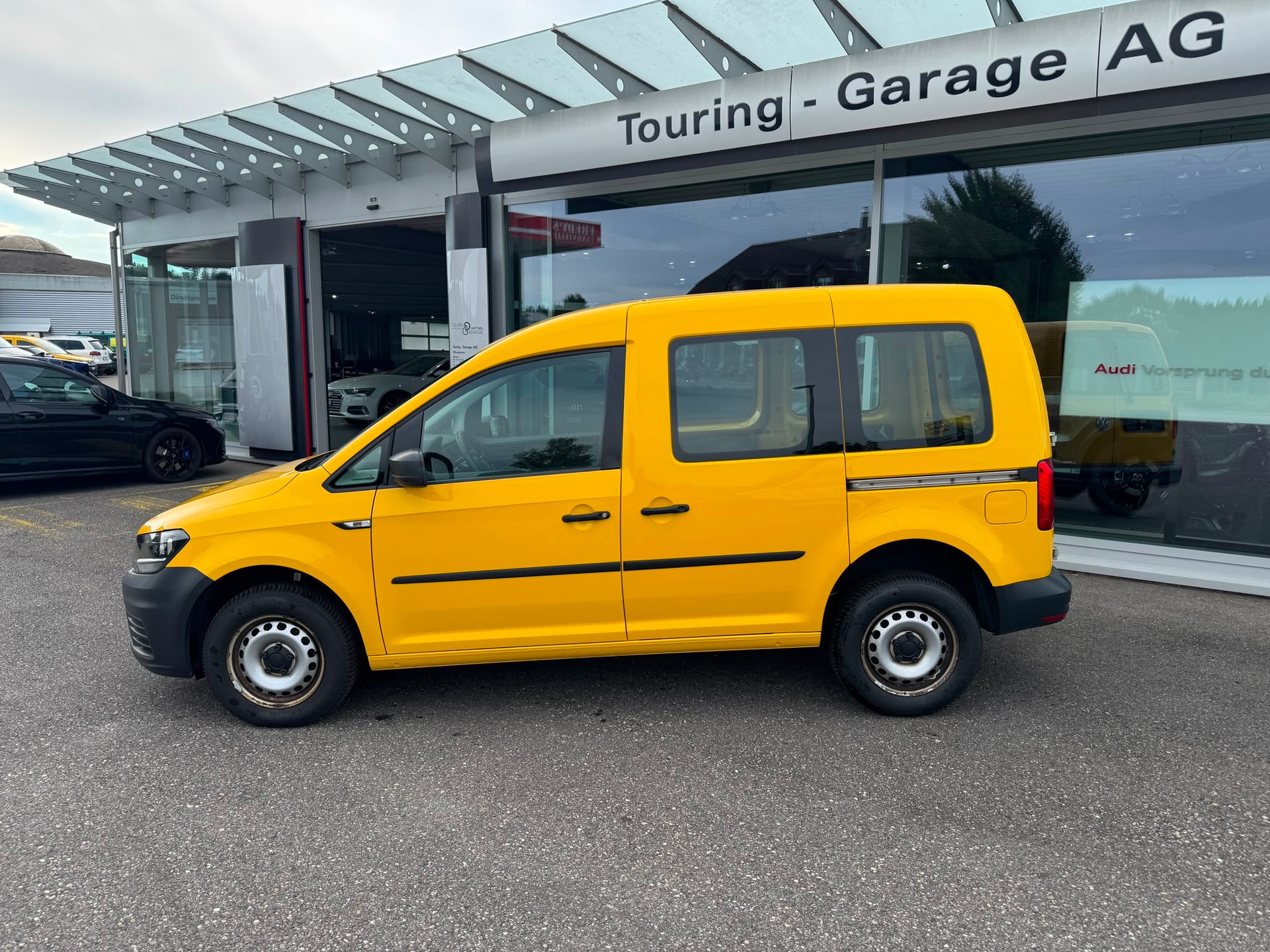 VW Caddy 2.0TDI 4Motion BlueMotion Technology 4x4 Handschaltung-image-1