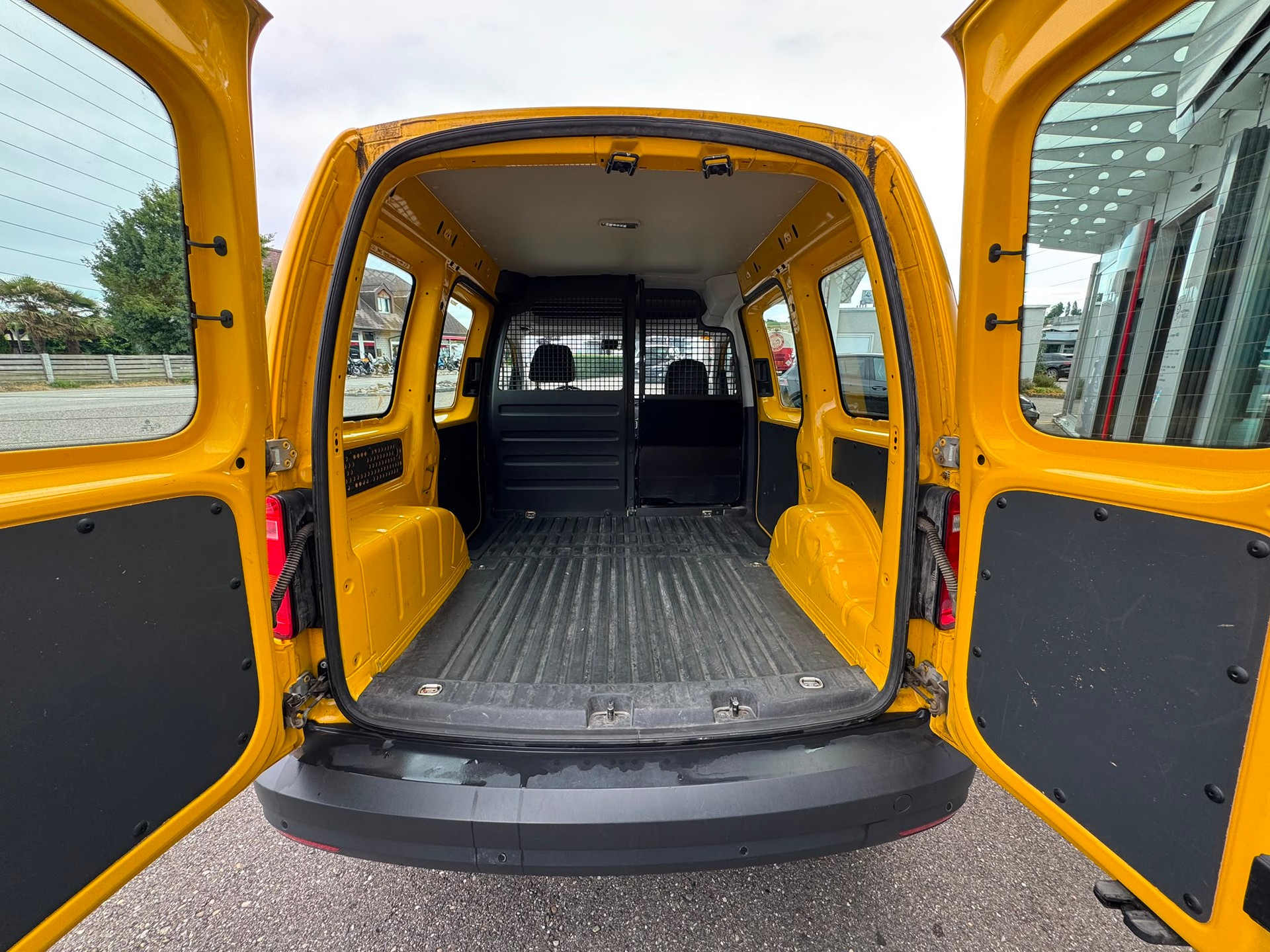 VW Caddy 2.0TDI 4Motion BlueMotion Technology 4x4 Handschaltung-image-4
