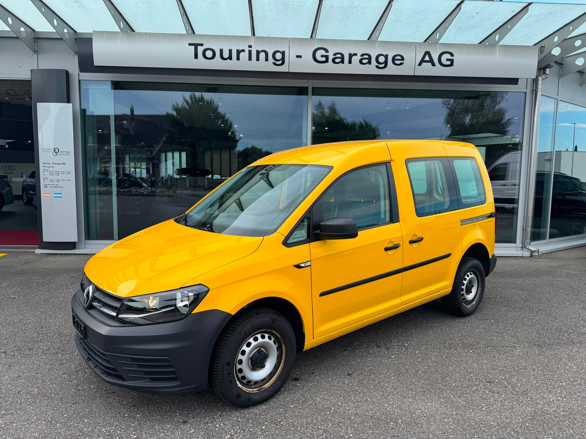 VW Caddy 2.0TDI 4Motion BlueMotion Technology 4x4 Handschaltung-image-0