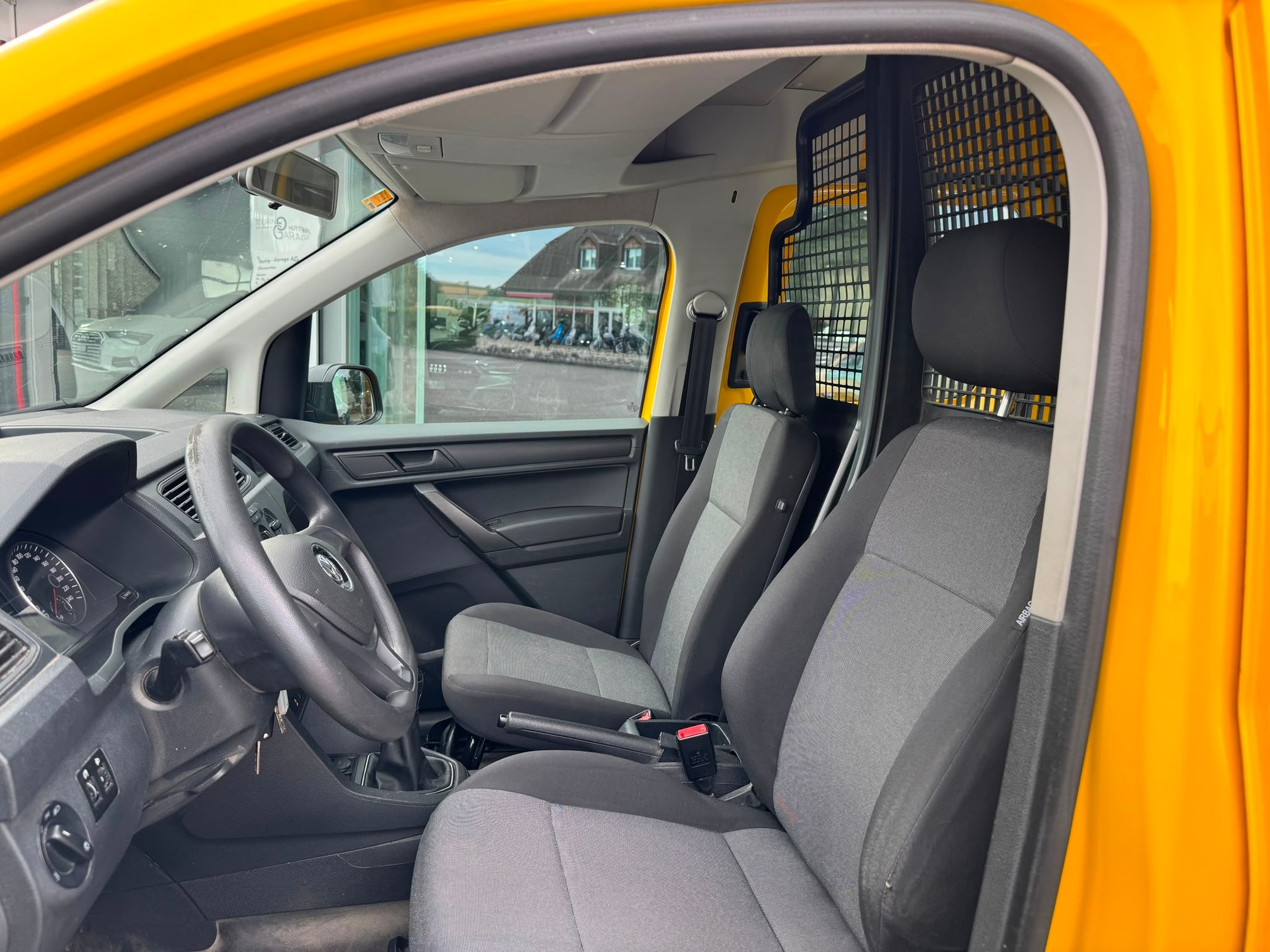 VW Caddy 2.0TDI 4Motion BlueMotion Technology 4x4 Handschaltung-image-12