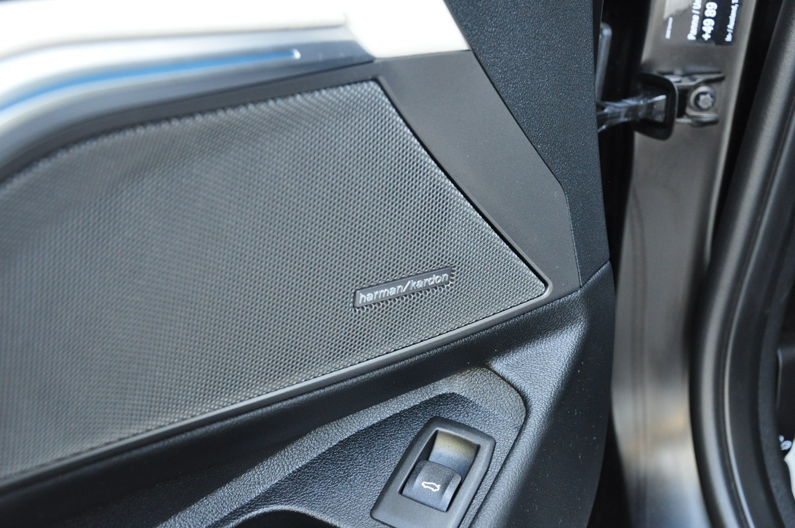 BMW M3 Touring xDrive Competition M **SONDERLACKIERUNG SCHWARZMATT**-image-9