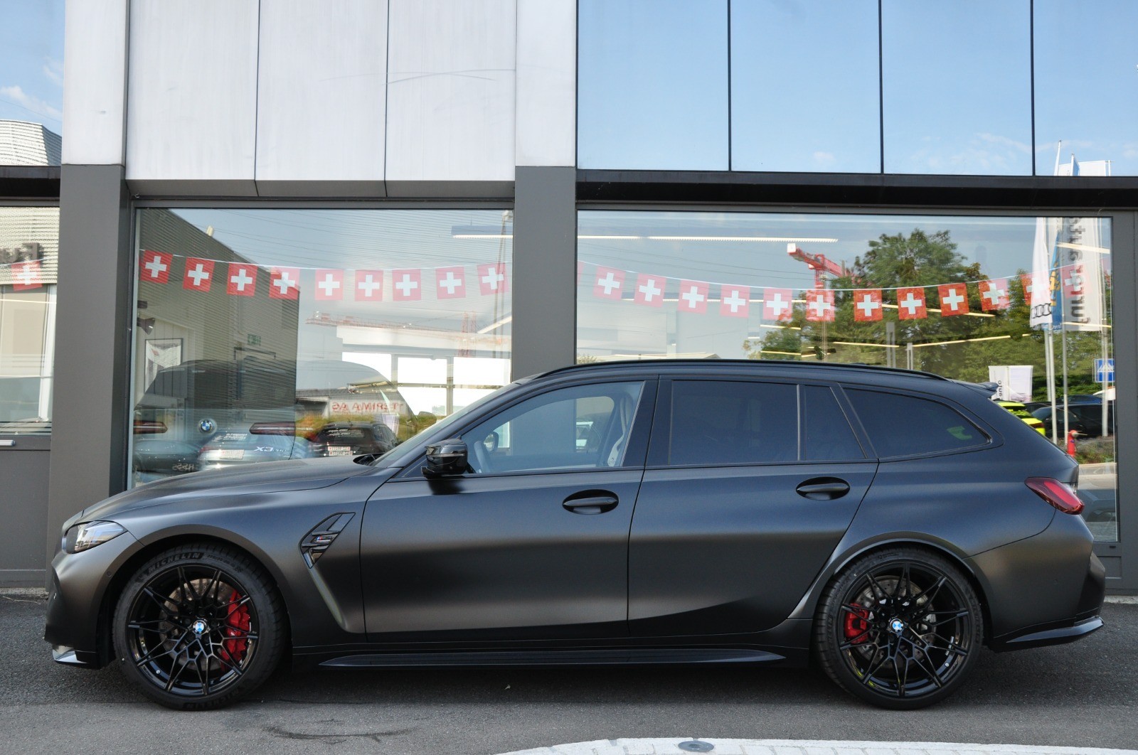 BMW M3 Touring xDrive Competition M **SONDERLACKIERUNG SCHWARZMATT**-image-5