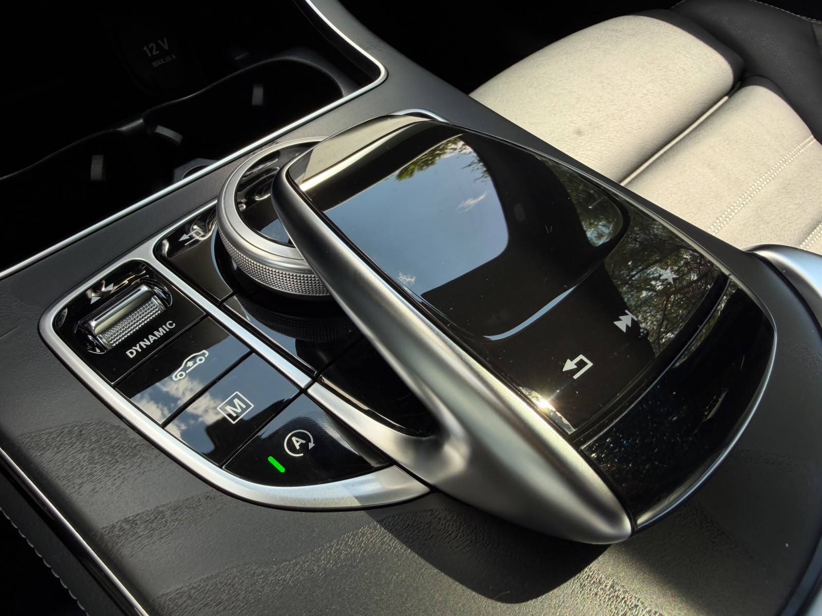 MERCEDES-BENZ GLC 300 4Matic AMG Line 9G-Tronic-image-23