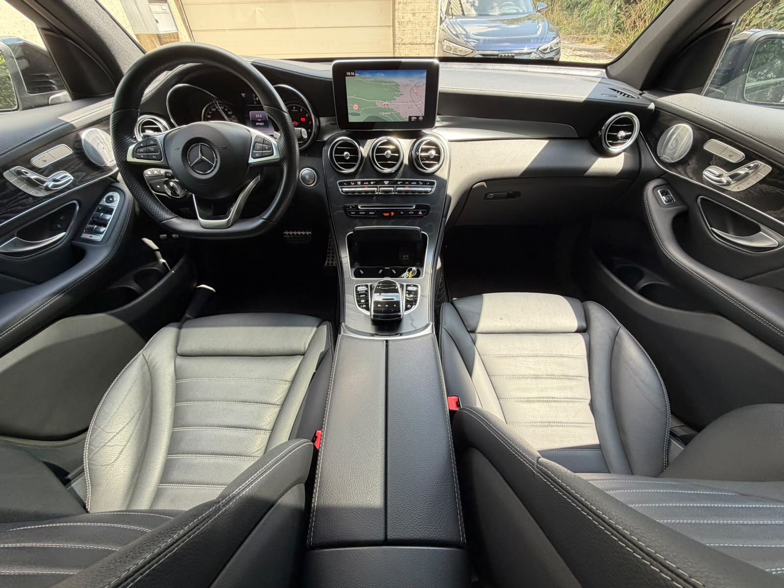 MERCEDES-BENZ GLC 300 4Matic AMG Line 9G-Tronic-image-20