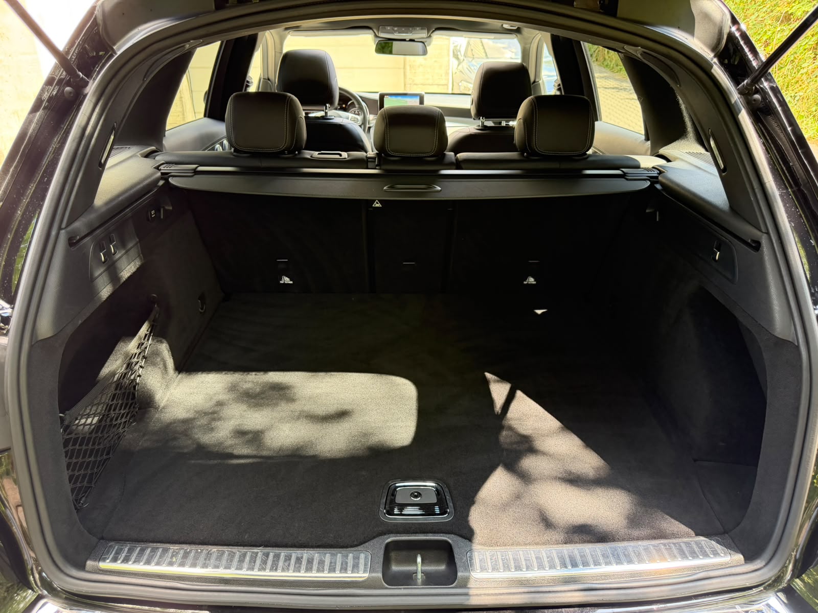 MERCEDES-BENZ GLC 300 4Matic AMG Line 9G-Tronic-image-14