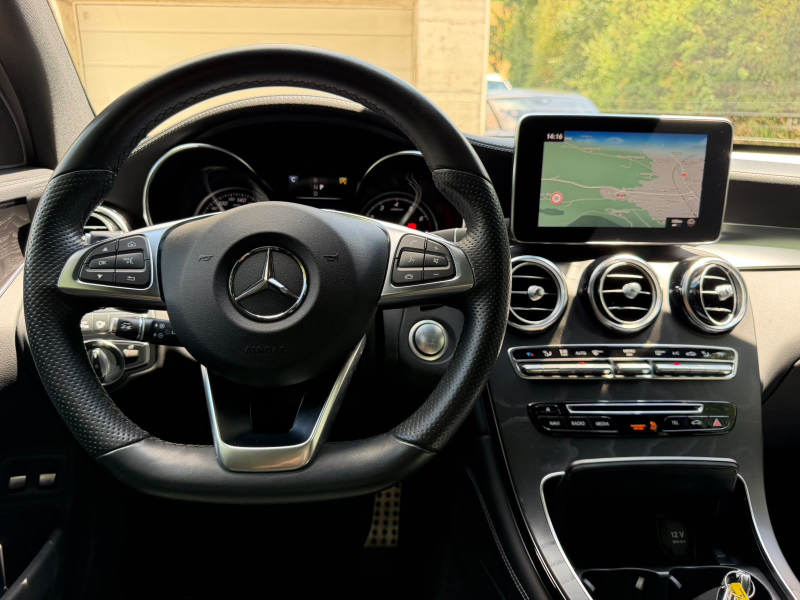 MERCEDES-BENZ GLC 300 4Matic AMG Line 9G-Tronic-image-21